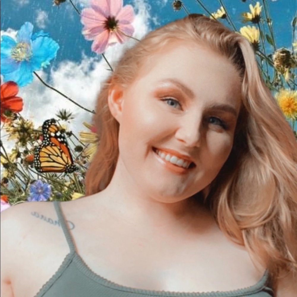 MEET YOUR POSHER! 🦋🌈🌸💕